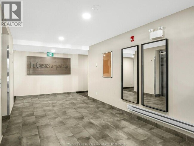 Photo du bâtiment - 2600 Sandwich W Pkwy
