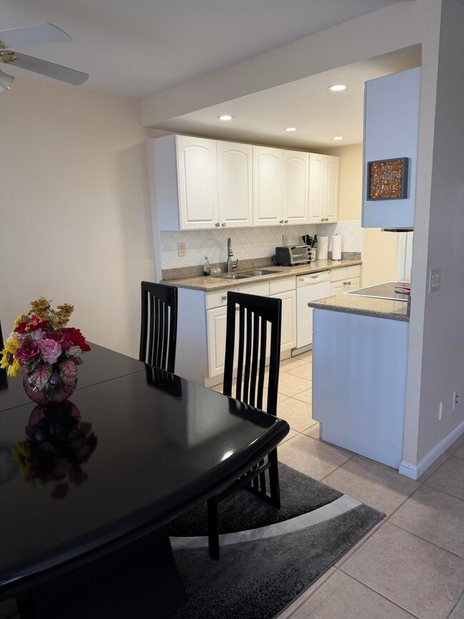 Building Photo - 2029 Exeter