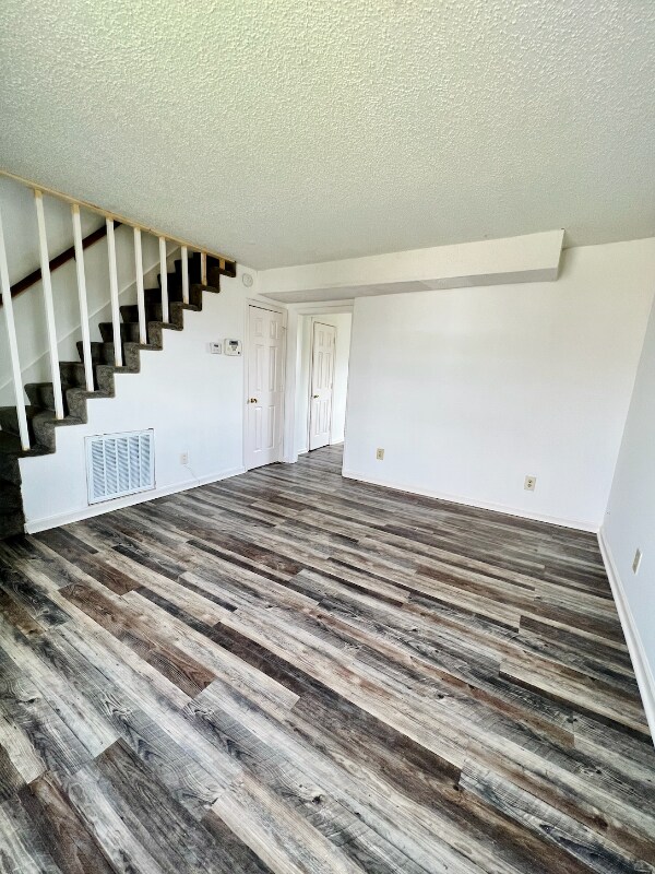 Foto del edificio - 2439 Paulawood Dr