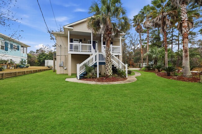 Foto del edificio - Lowcountry living on beautiful Whitemarsh Island