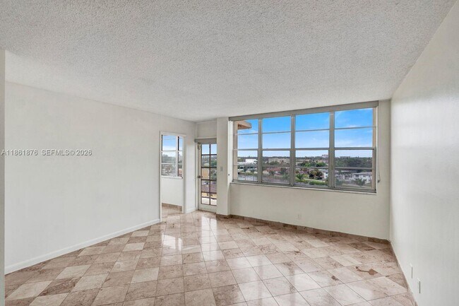 Building Photo - 2025 NE 164th St