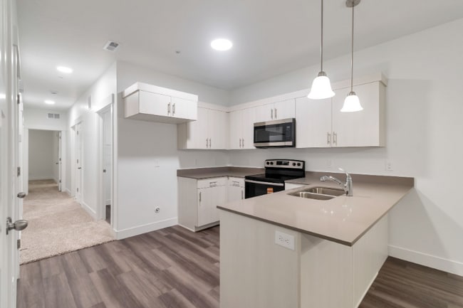 Building Photo - 710 715 S