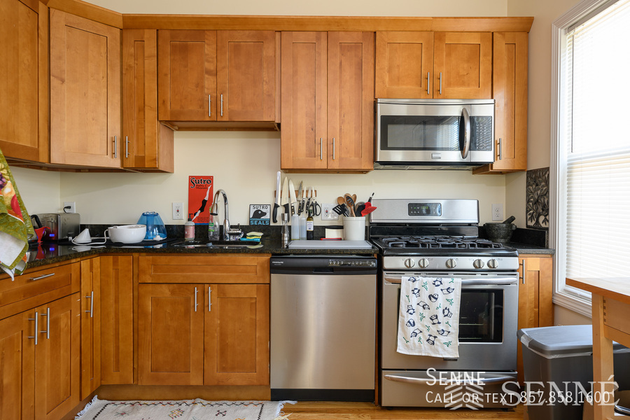 Foto principal - Spacious 2-Bedroom in Inman Square – Avail...