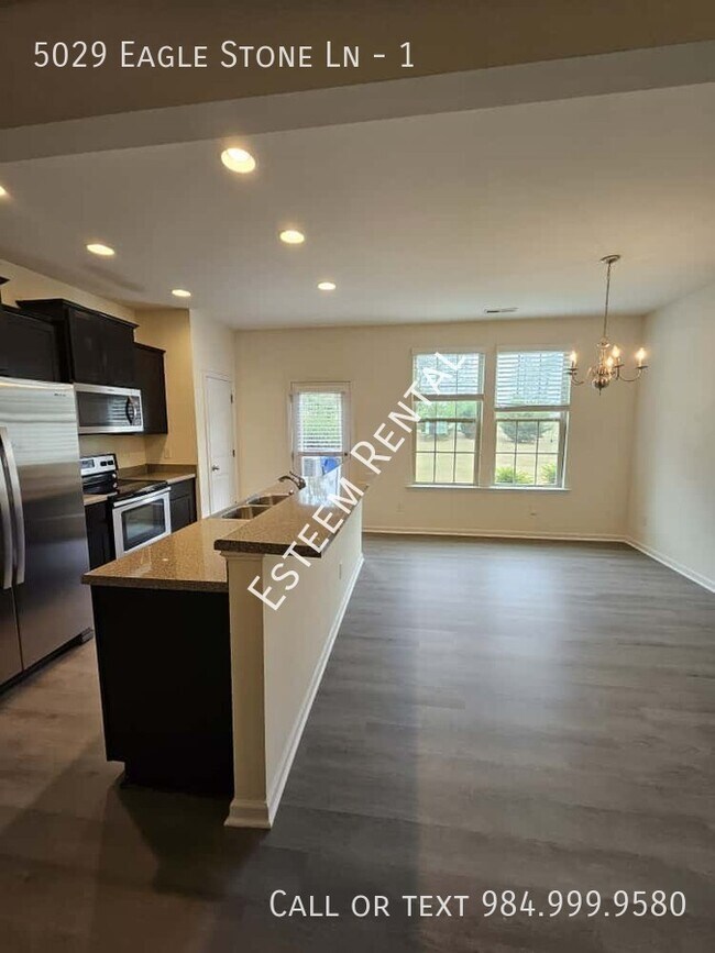 Foto del edificio - 5029 Eagle Stone Lane