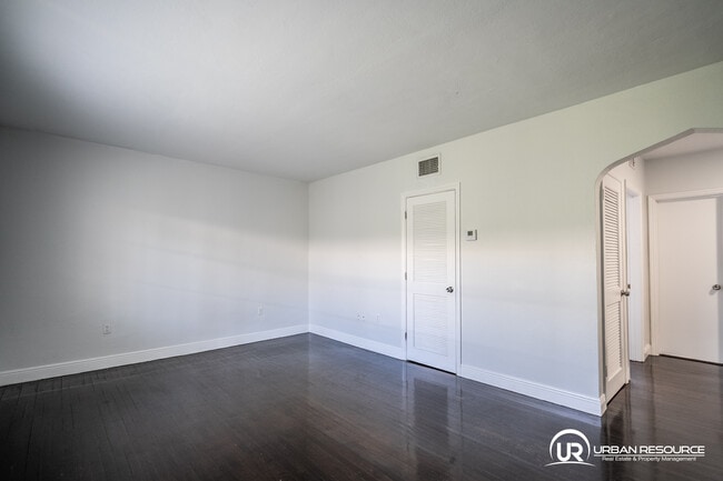 Building Photo - 1007 Bay Dr