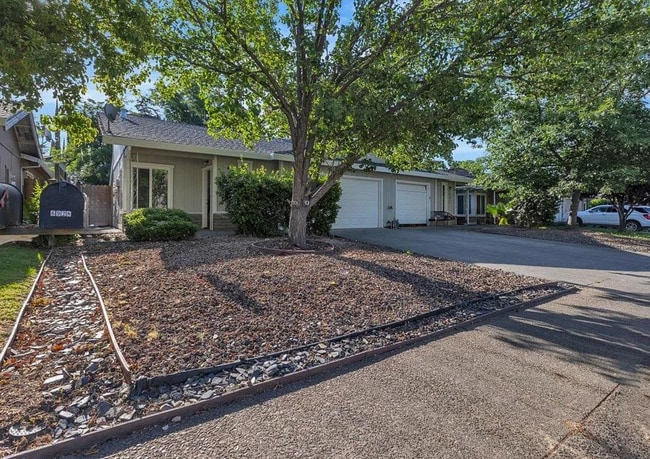 Foto del edificio - Beautiful 3/2 duplex in Citrus Heights!