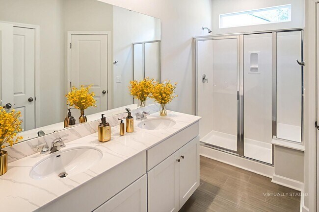 Foto del edificio - 212 Craigflower Ct