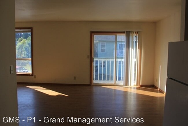 Building Photo - 2 br, 1 bath Apartment - Sea Mist Apartmen...