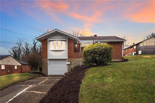 Building Photo - 159 Queenston Dr