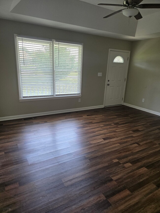 Building Photo - 620 Flower Dr