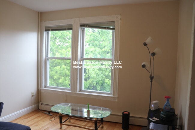 Building Photo - 350 Allston St