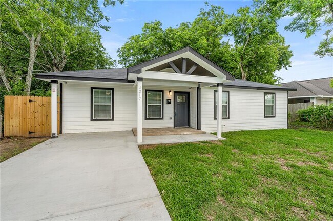 Building Photo - 4217 Clover St