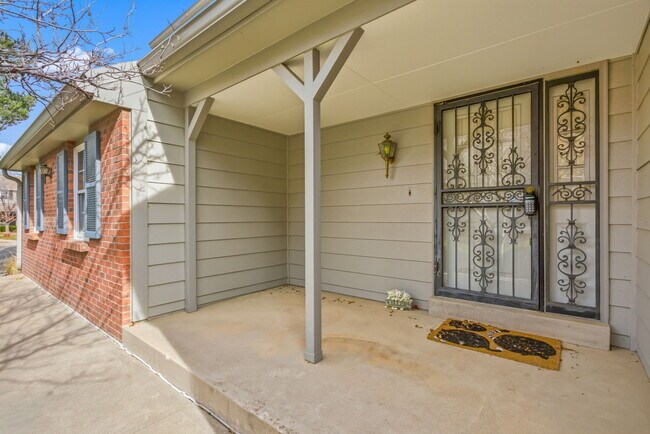 Photo - 6170 E Briarwood Cir House