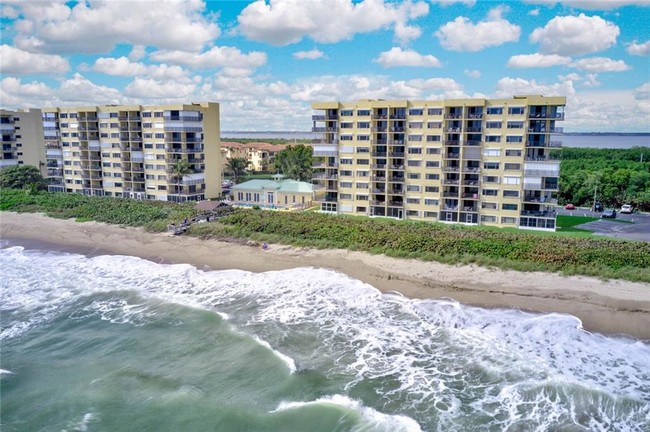 Building Photo - 7370 S Ocean Dr
