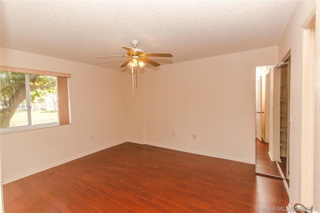 Building Photo - 9525 Weldon Cir