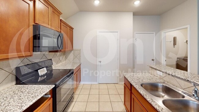 Building Photo - 5513 Diaz Ave