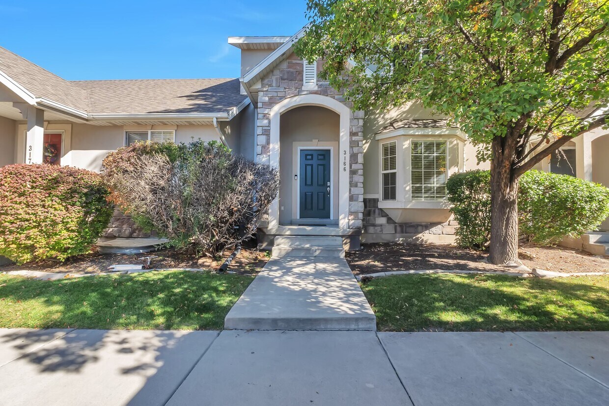 3166 W Davencourt Loop, Lehi, UT 84043 Townhome Rentals in Lehi UT