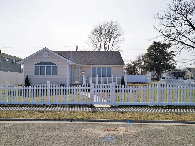Building Photo - 401 Venetian Blvd