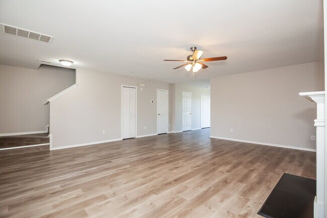 Foto del edificio - 8126 Rosberg Ln