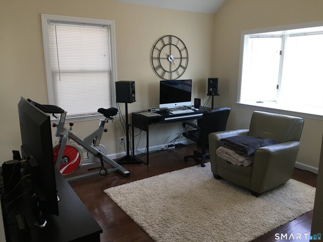 Building Photo - 6 Birchside Dr