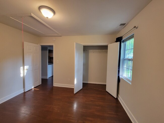 Building Photo - 1108 Clagett Dr