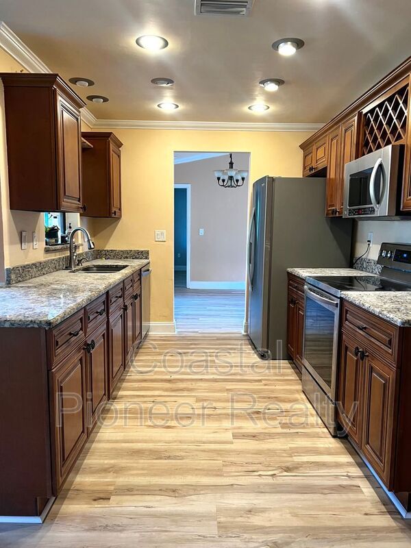 Foto del edificio - 3233 Oakwood Pl
