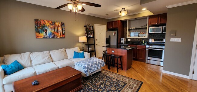 Foto del edificio - 2055 W Summerdale Ave