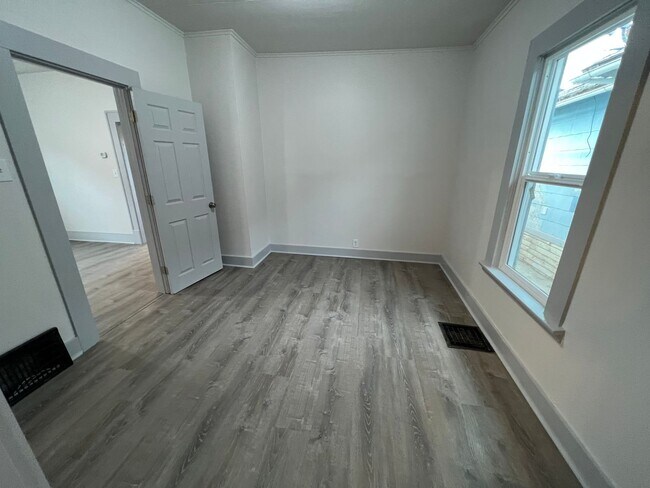Building Photo - 114 7th St S