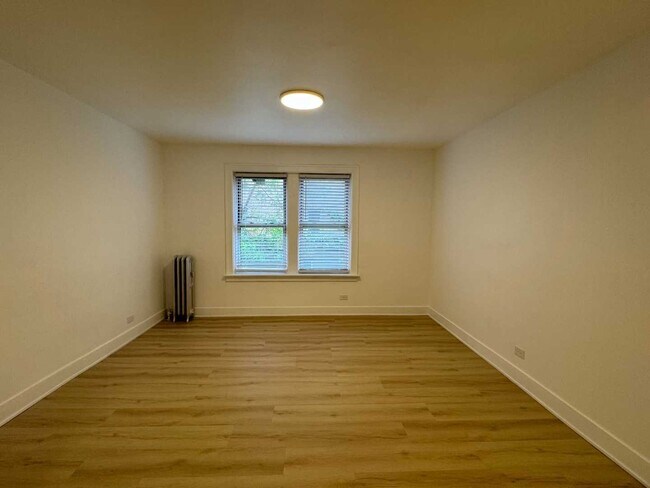 Foto del edificio - 6310 N Artesian Ave