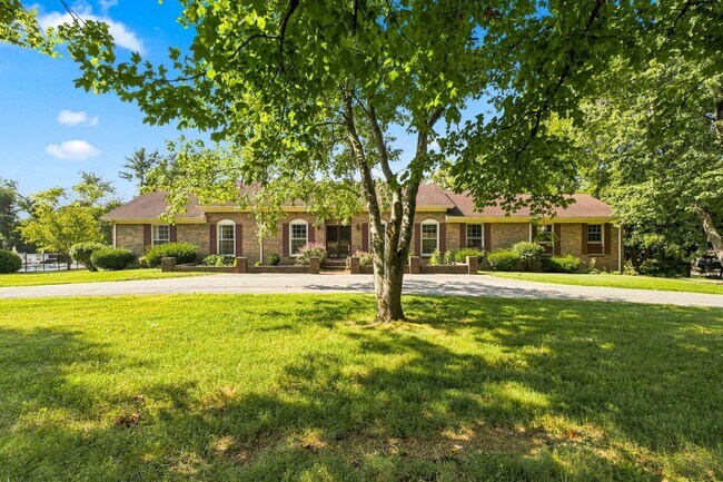 Foto del edificio - 1713 Pinetree Ln