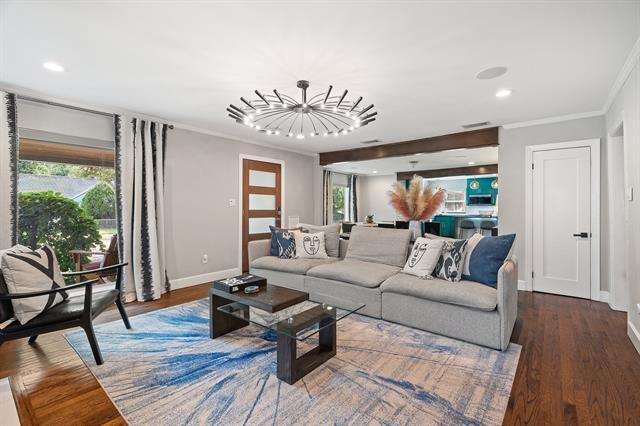 Foto del edificio - 5308 Parkland Ave