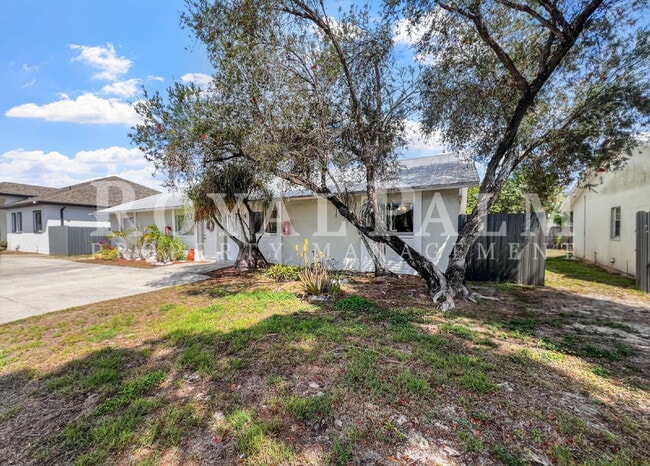 Foto del edificio - 17435 Barbara Dr