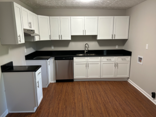 Building Photo - 135 Ashmore Ct