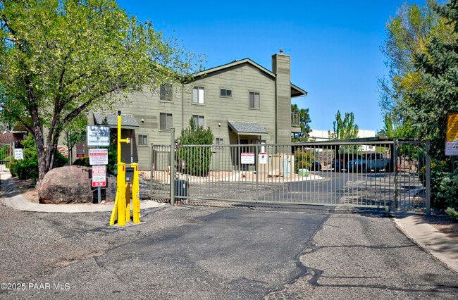 Building Photo - 1121 Boulder Park Ave