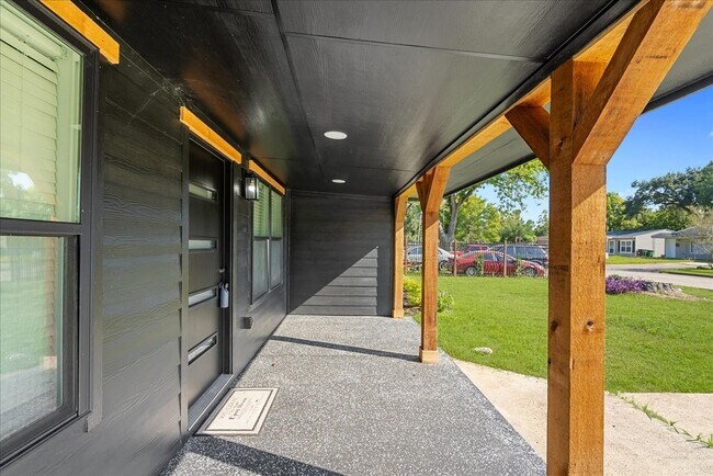 Building Photo - 5219 Cosby St