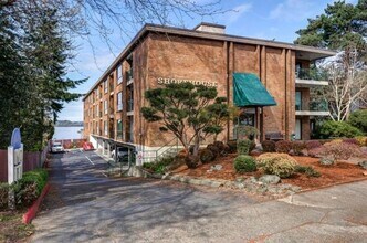 Building Photo - 6225 Lake Washington Blvd NE