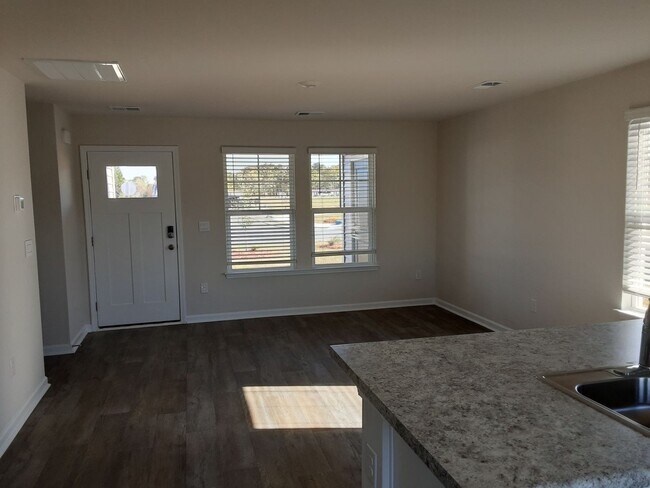 Building Photo - 3 bedroom / 2 bath Brand New Smart Home