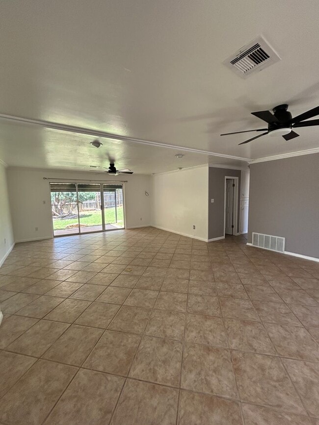 Building Photo - DRIVE-THRU Double Car Garage in the MacArt...