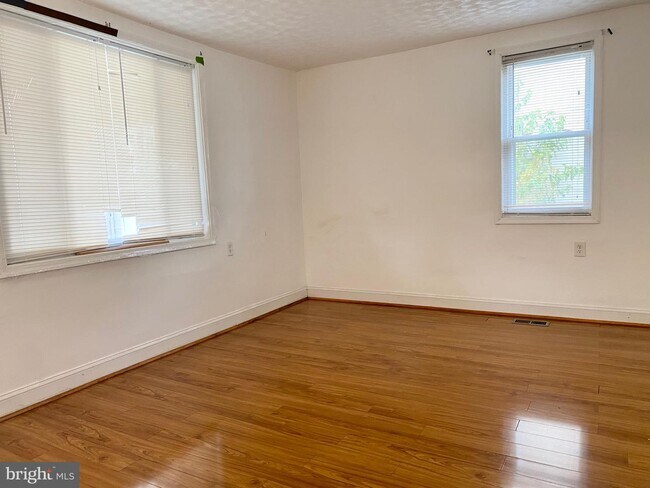 Building Photo - 523 Dorsey Ave