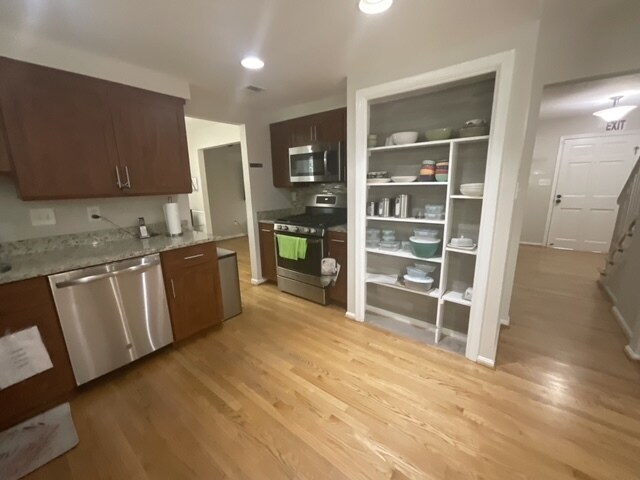 Foto del edificio - 329 W Deer Park Rd