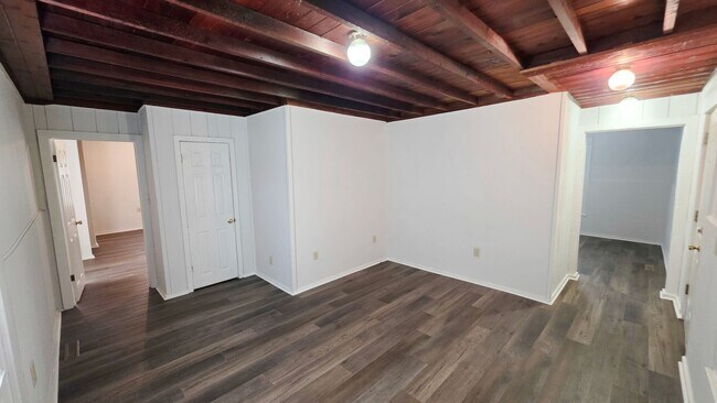 Foto del edificio - Newly Remodeled.