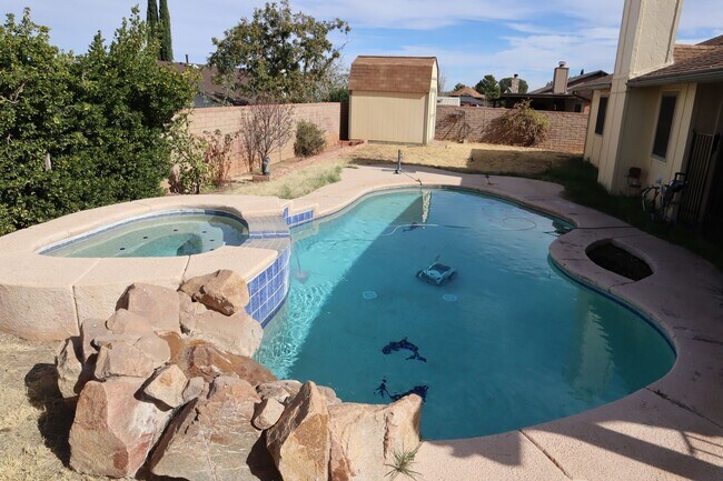 Foto del edificio - Beautiful Home with POOL & SPA for relaxing !