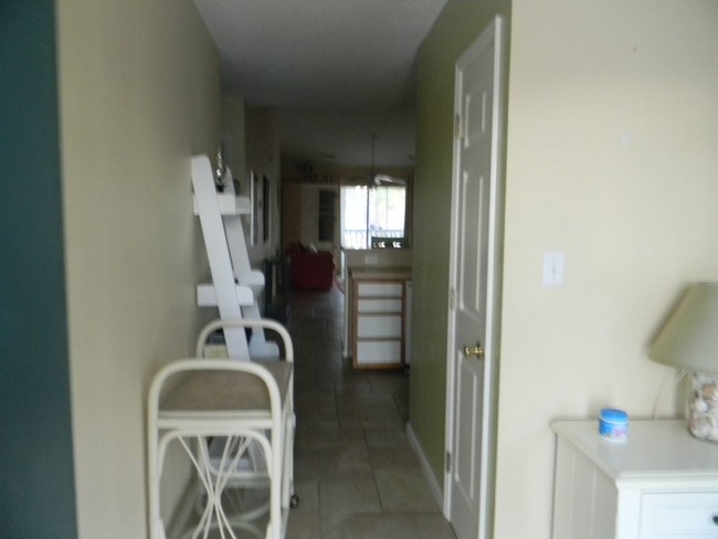 Building Photo - 880 Fairway Dr