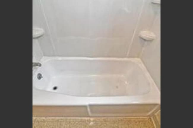 Building Photo - 25R Saunders St