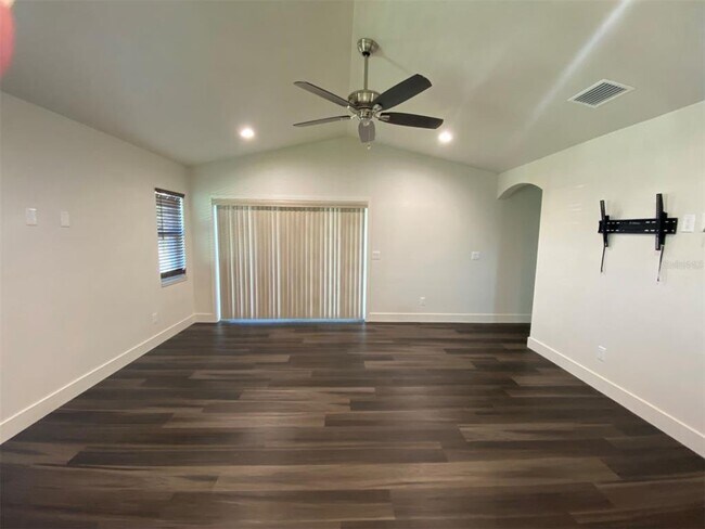204 Palmetto Cir NE photo'