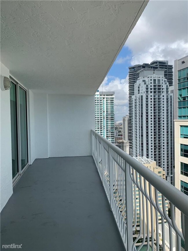 Foto del edificio - 1 br, 1 bath  - The Club At Brickell Bayplaza