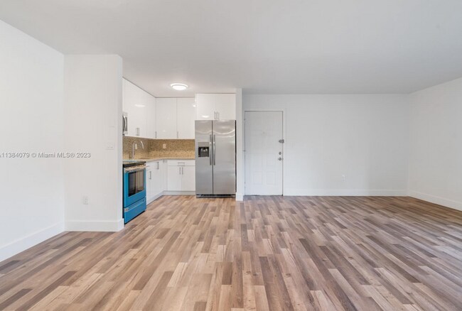 Foto del edificio - 4780 NW 102nd Ave