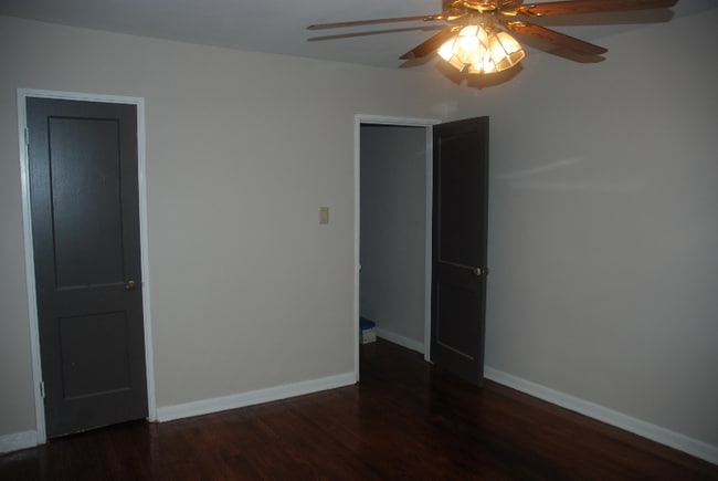 Foto del edificio - 2038 Dellwood Pl