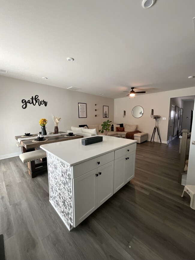 Building Photo - 10941 Genito Sq Dr
