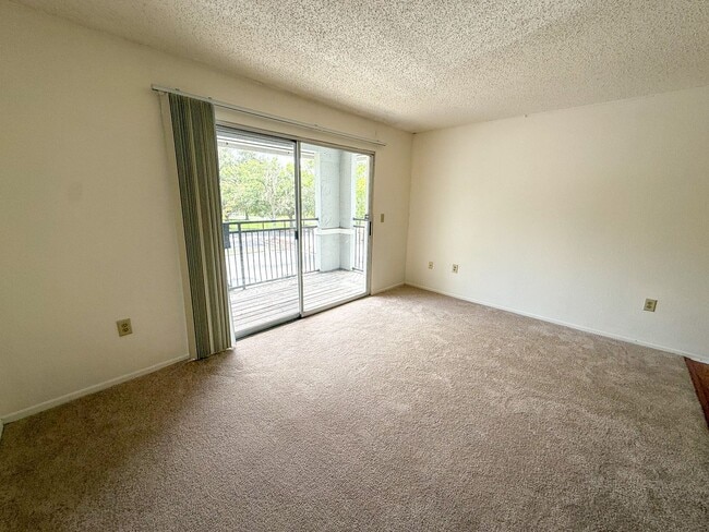 Building Photo - 3705 SW 27th St